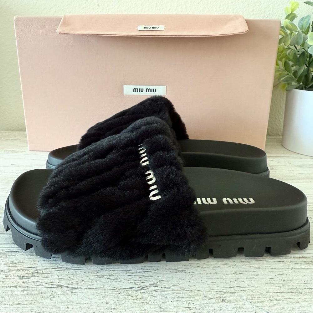 New Miu Miu Faux fur Black Plush slides sandal Women Size 35, US 5